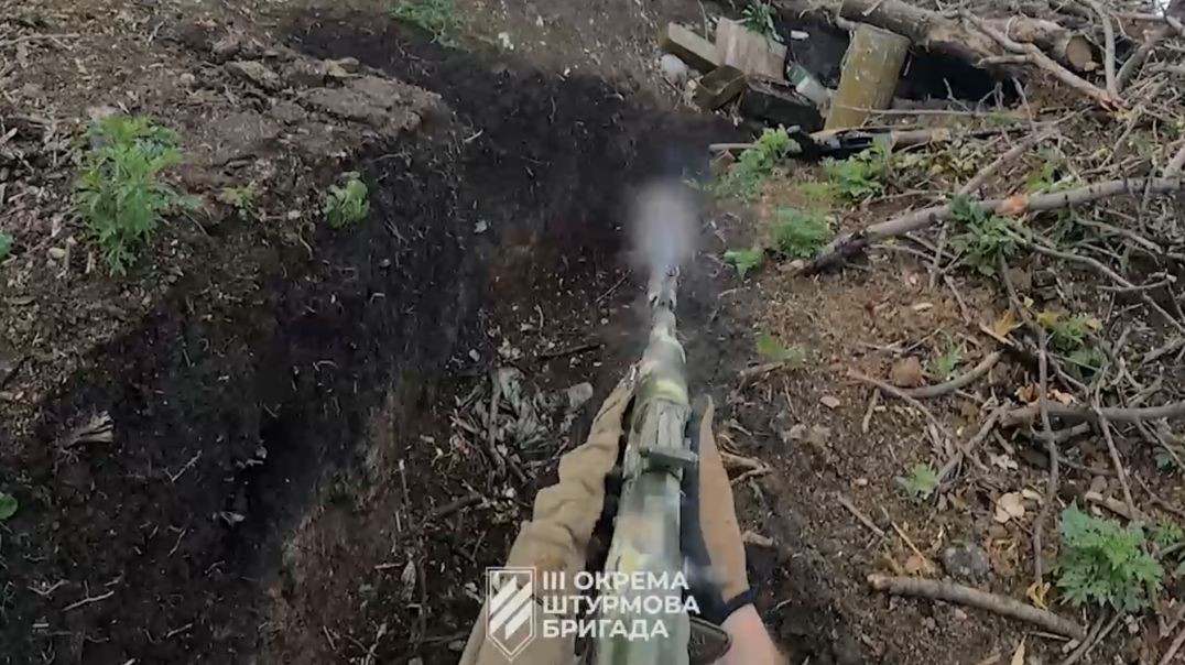 Ukraine combat footage : FIERCE ASSAULT ON Russian trench