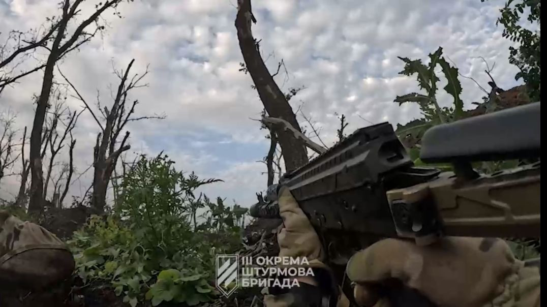 Ukraine combat footage : Ukrainian Forces Decimate Russian Battalion in Stunning trench  Assault
