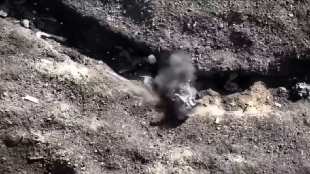 Russian trenches and troops getting DESTROYED in Ukraine