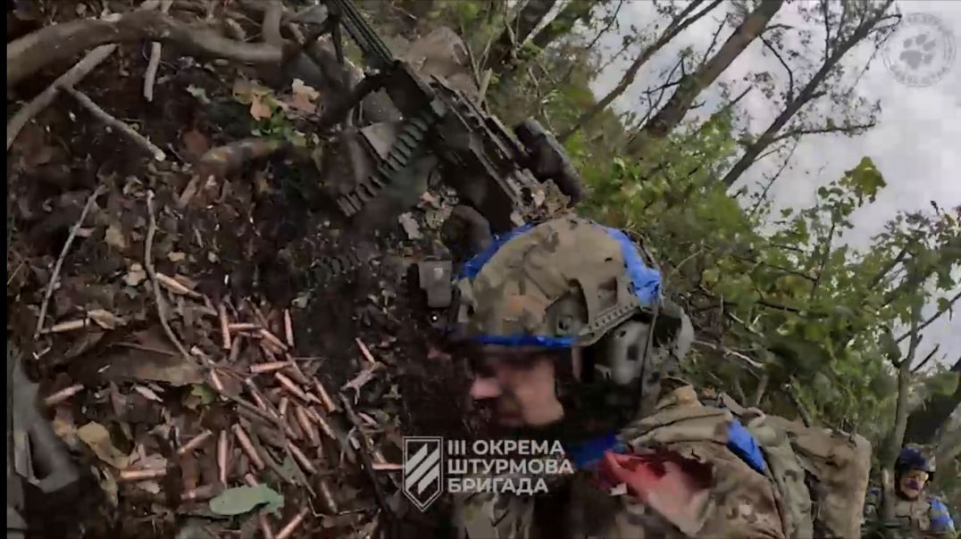 Ukraine combat footage : assault on Russians, taking POWs, combat injuries