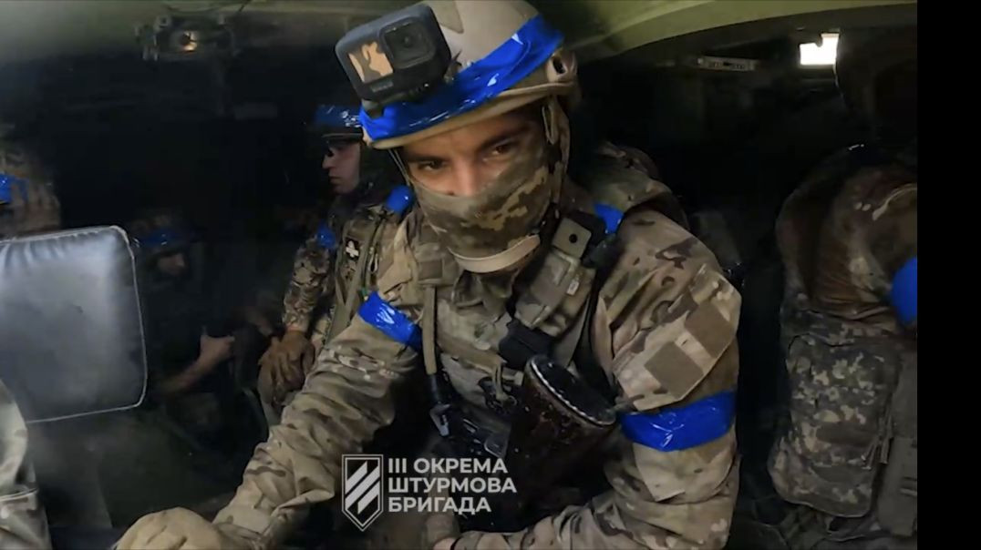 Ukraine combat footage : Assault on enemy positions