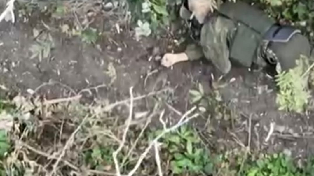 Russian soldiers get ambushed by the AFU team - combat footage GRAPHIC