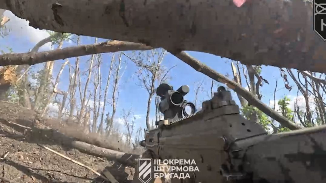 Ukraine combat footage : Assault on Russian trenches in Adiivka