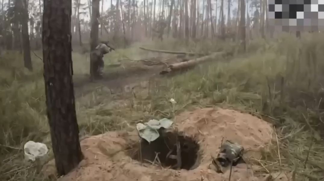 Ukraine combat footage - graphic assault on Russian trench