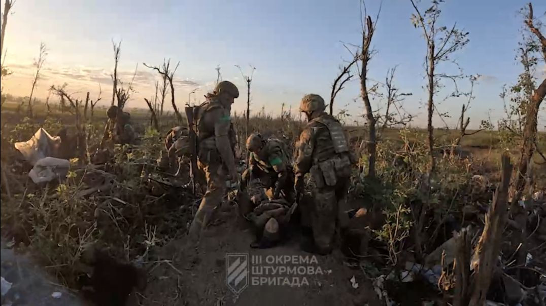 Ukraine war: AFU soldier gets evacuated under artillery fire in Bakhmut direction
