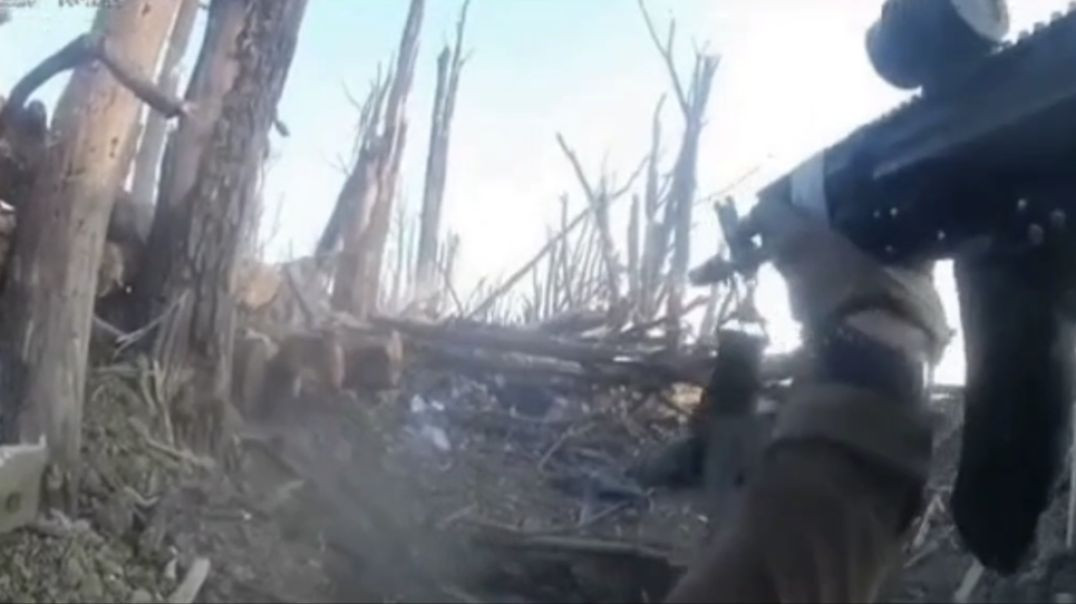 Ukraine combat footage GoPro : storming Russian trench