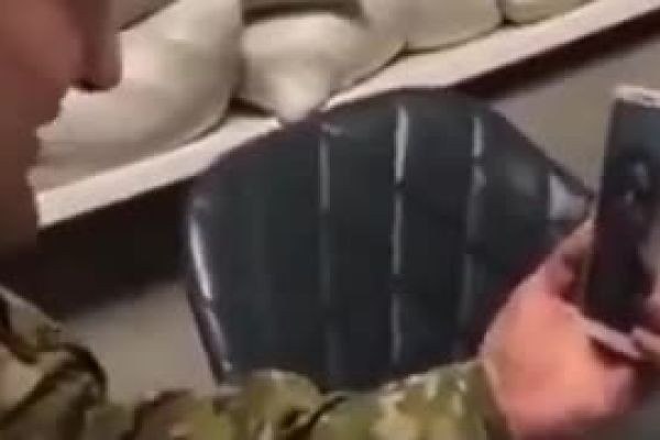 Ukrainian soldier calls the girlfriend of the killed Russian soldier